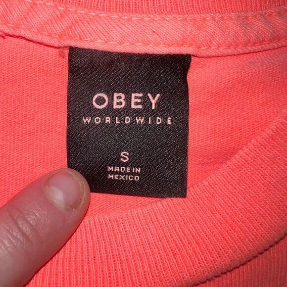 OBEY Cropped T-Shirt Size Small - Picture 3 of 5